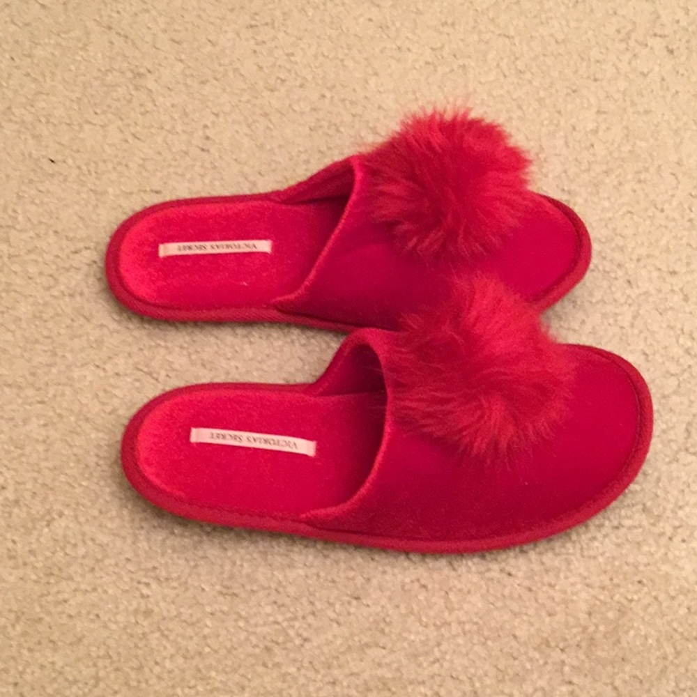 VICTORIA SECRET SLIPPERS , RED, LARGE , BRAND NEW